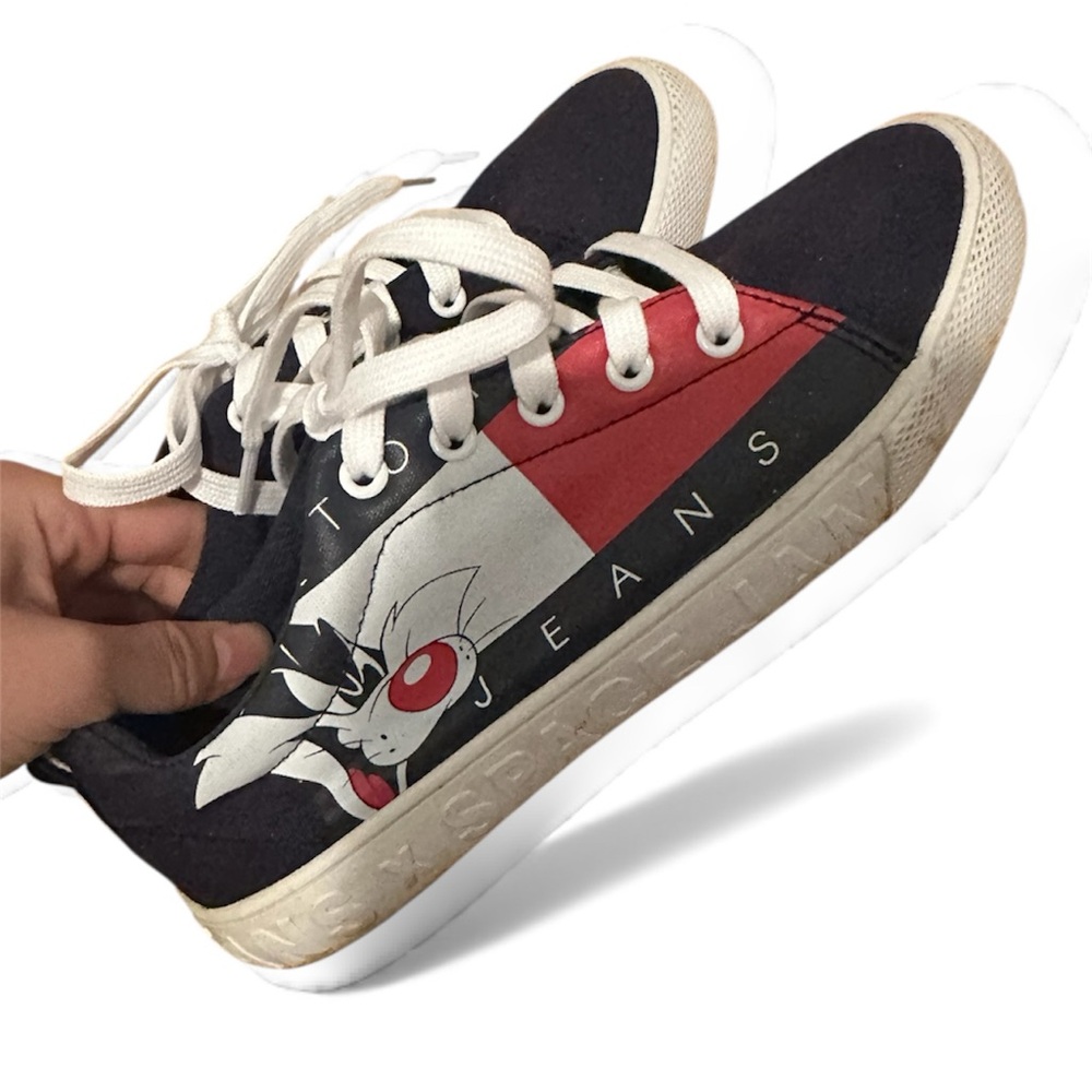Tommy Hilfiger X Lonney Tunes collab - Black, Red, White